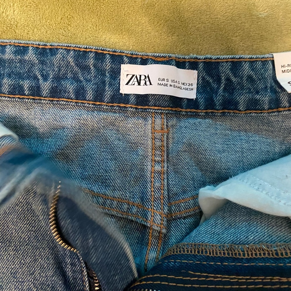 Zara Mid Rise Skirt - Picture 3 of 5